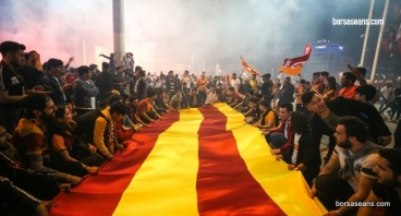 Galatasaray taraftarlarını sokaklara döktü!